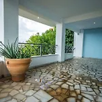 Magical Seaside Town Boutique Apts 2 شقة